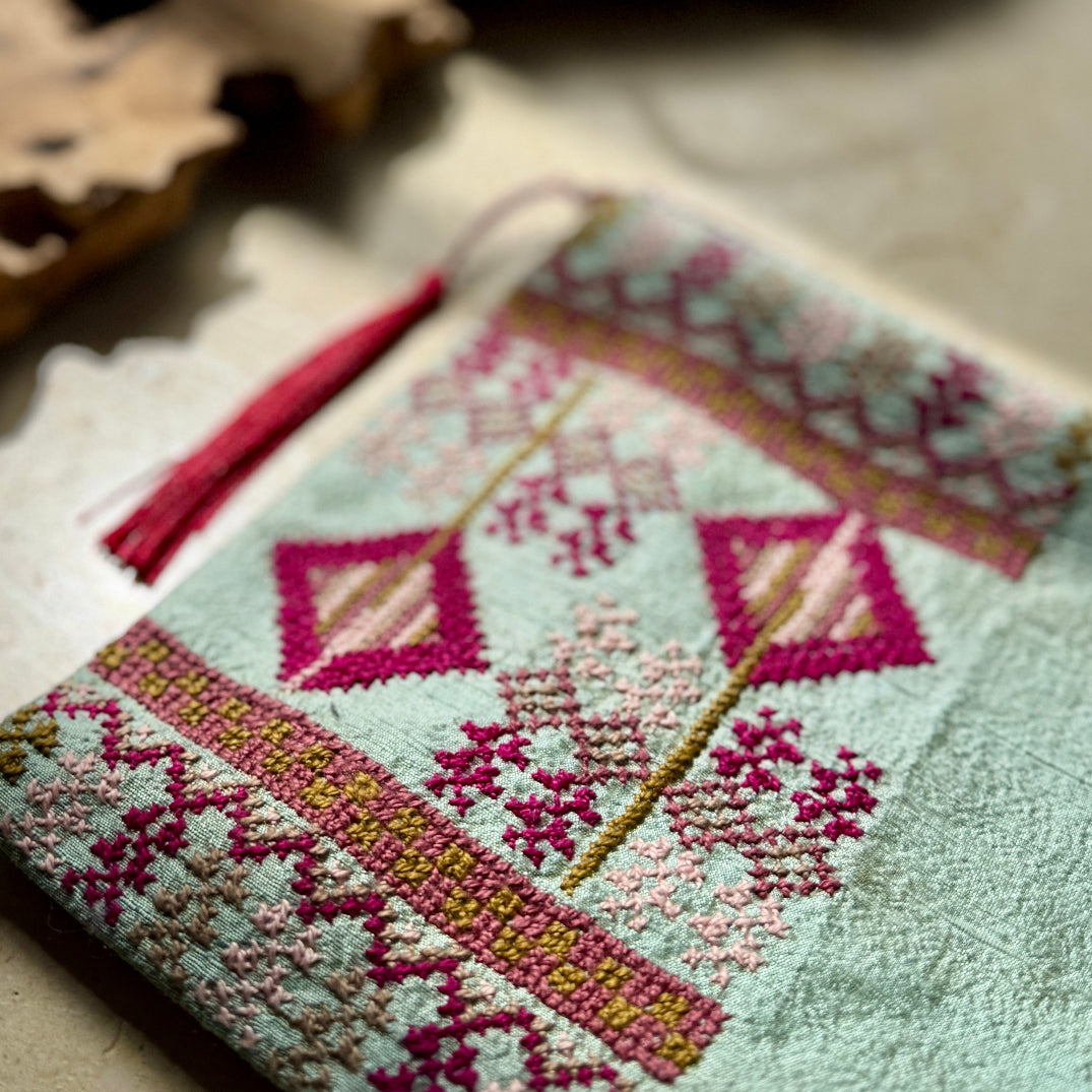 Unique Palestinian Tatreez Pouch from Women in Palestine | Antique Collection