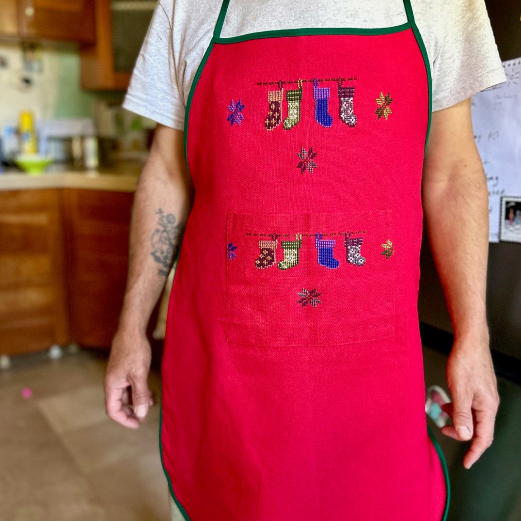 Christmas Apron with Palestinian Cross Stitch | Tatreez from Palestine