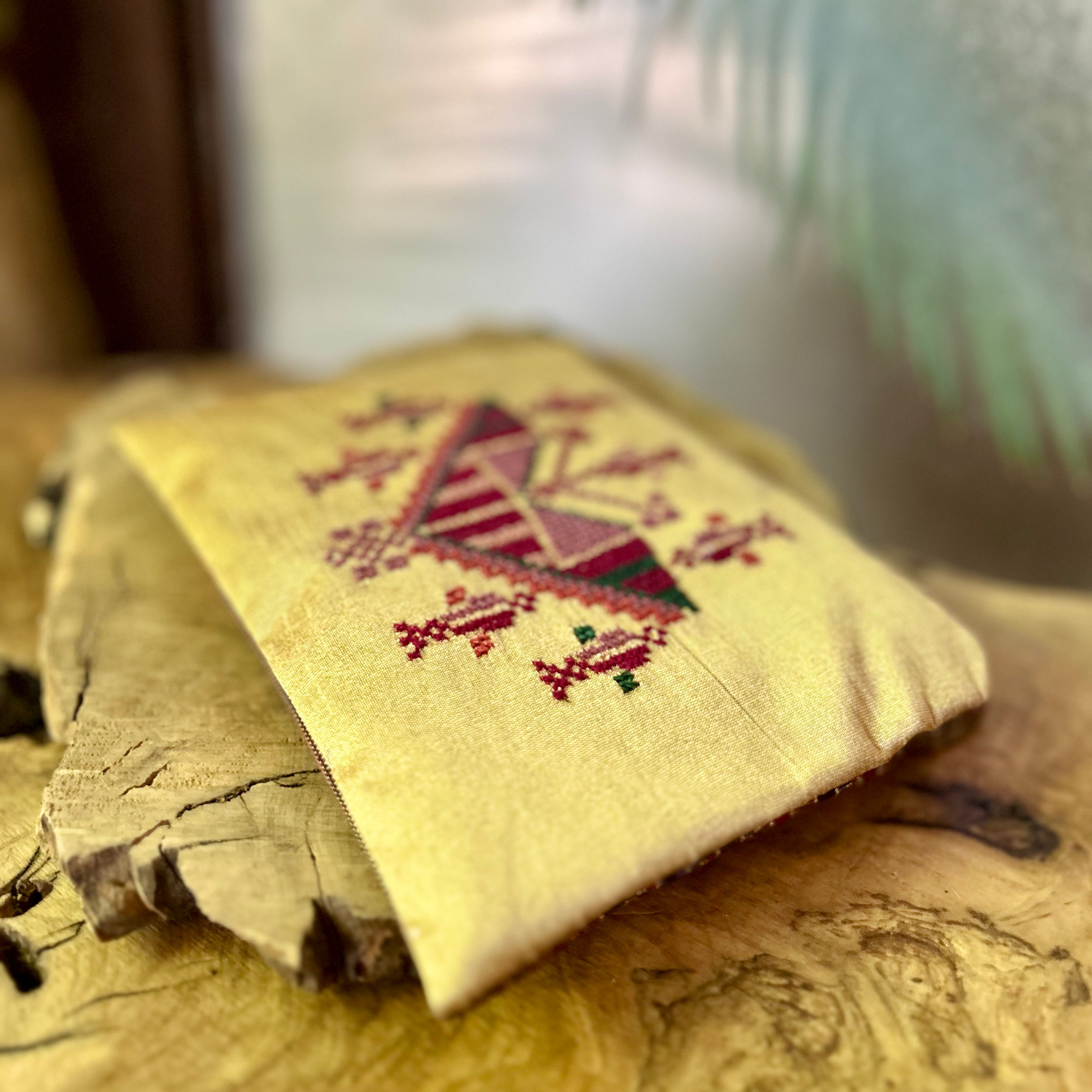 Traditional Gaza Pouch on Saya | Palestinian Tatreez Pouch