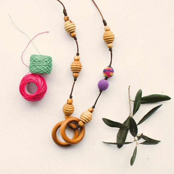 Little Olea - Teething Necklace With Rainbow And Purple Beads